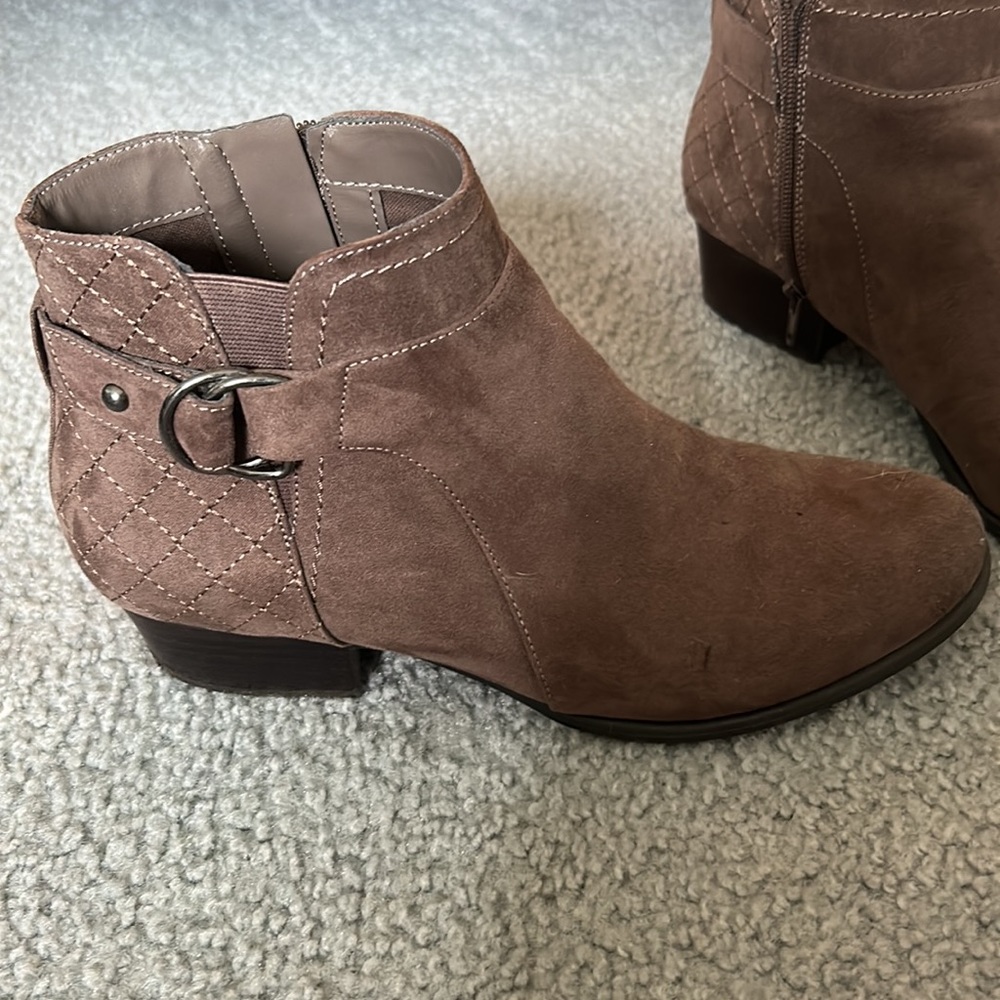 Boots - Picture 2 of 5
